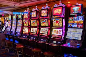 hiuslot mobile interface showing slot games and live tables on iOS